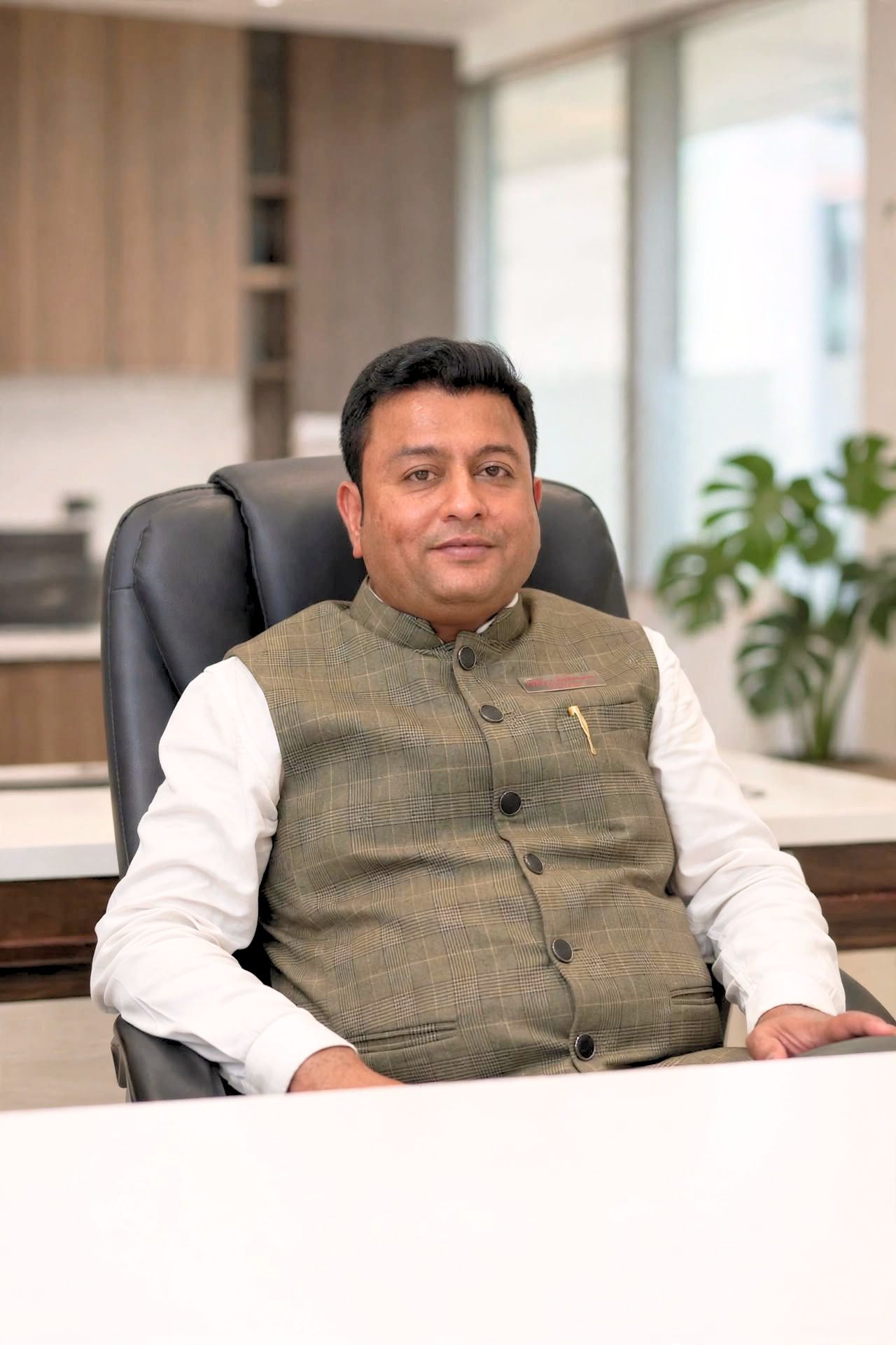 Shri Mahesh Soni