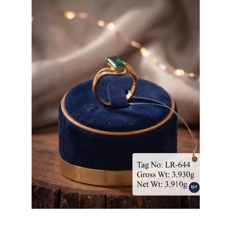 The Emerald Solitaire Swirl Ring