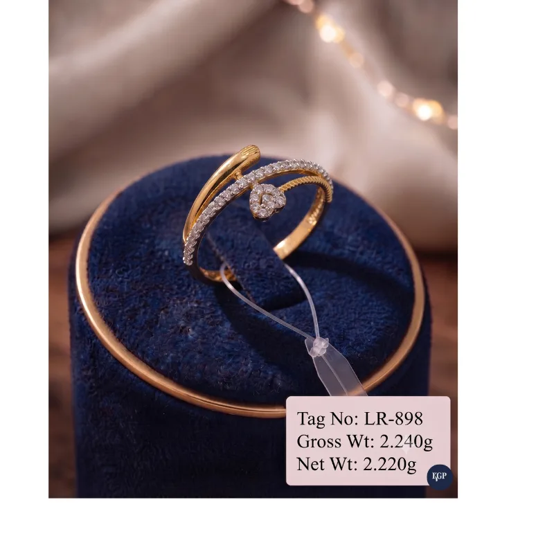 The Entwined Pave Heart Gold Band