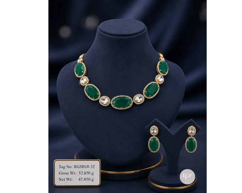 Emerald Oval Gold Necklace Set